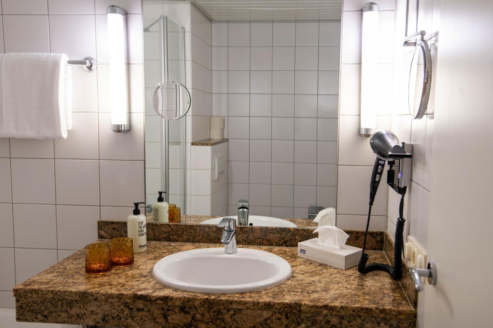 Best Western Conference Airporthotel Frankfurt Moerfelden Exteriör bild