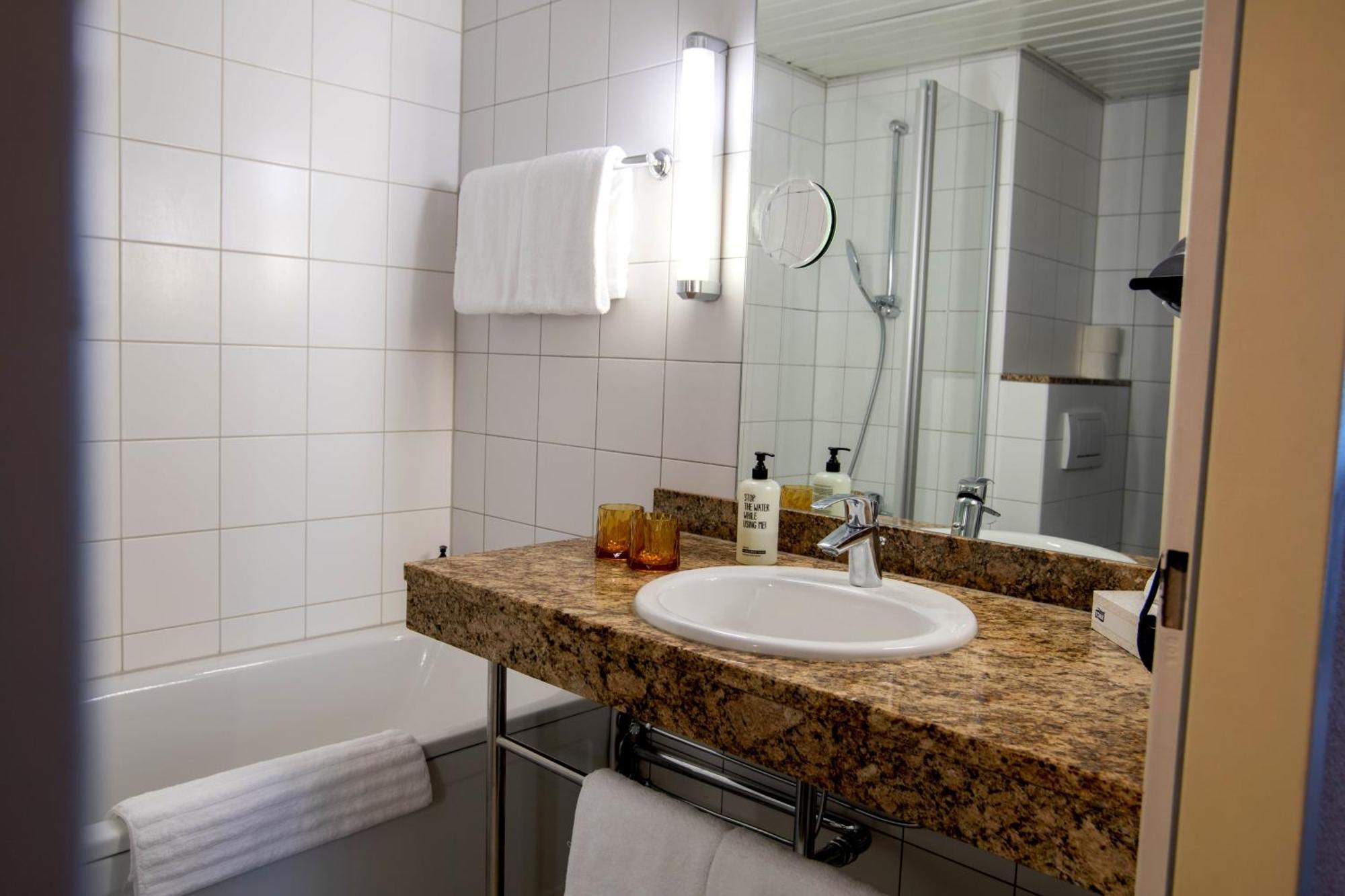 Best Western Conference Airporthotel Frankfurt Moerfelden Exteriör bild