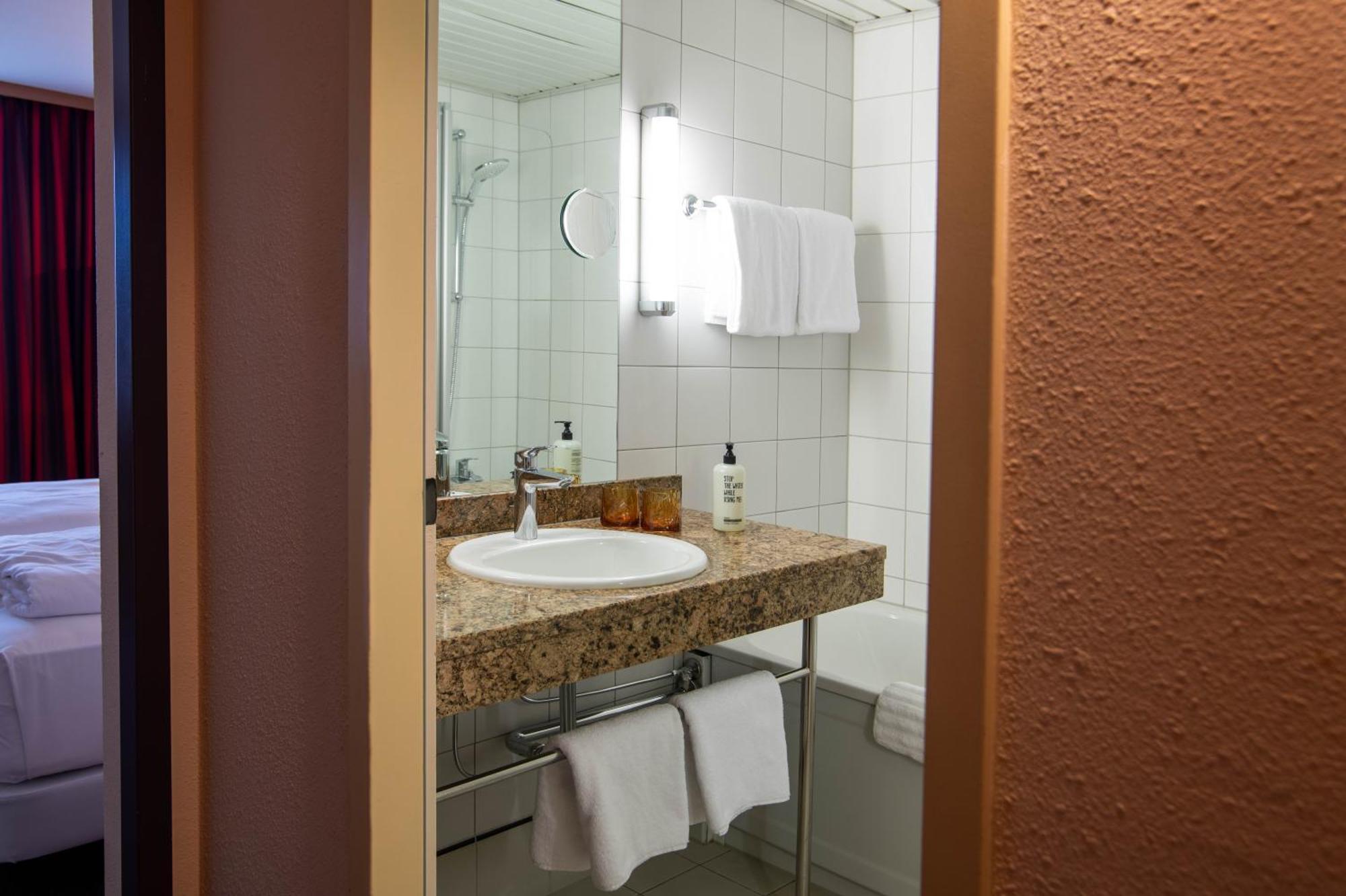 Best Western Conference Airporthotel Frankfurt Moerfelden Exteriör bild